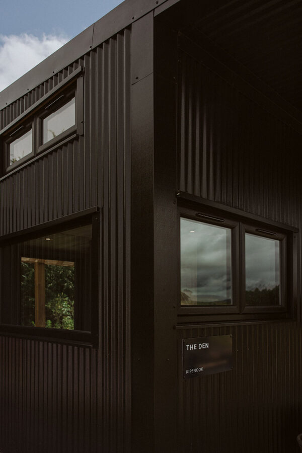 the den - Image 7